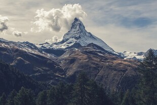 壮丽雪山景观