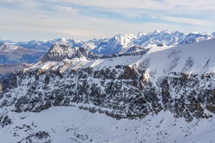 壮丽雪山景观