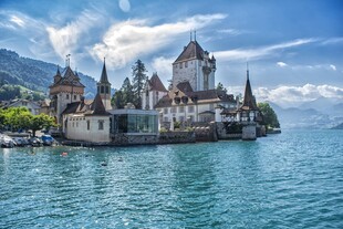 湖畔城堡美景