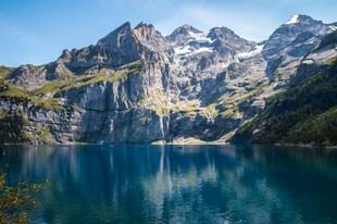 高山蓝湖美景