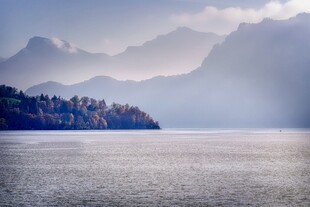 宁静山水间的自然景致