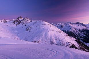 雪山壮丽黄昏美景