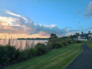海滨小镇黄昏美景