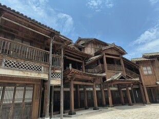 古色古香的木质传统建筑群