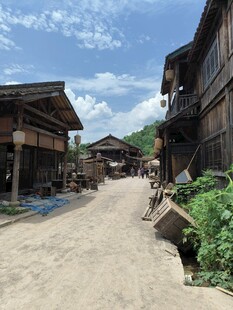 古朴村落中的宁静小道