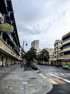 城市空旷街道景象