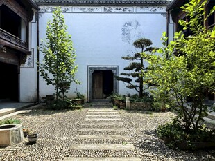 徽派庭院中的古朴建筑