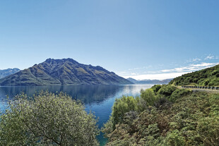 湖畔青山美景