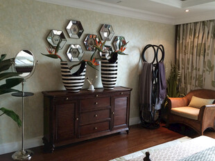 现代风客厅精致摆件展示