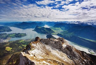 高山湖泊壮丽风光景色