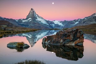 马特洪峰的绝美湖景倒影
