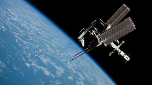 太空轨道上的空间站