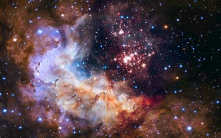 绚丽星云展现宇宙之美