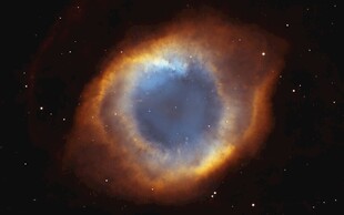 神秘宇宙中的绚丽星云