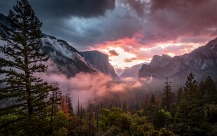 山间壮丽日出美景