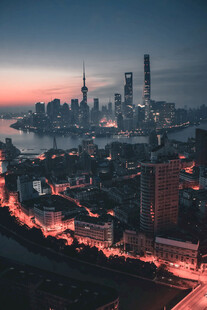 城市黄昏夜景俯瞰图