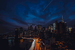 夜幕下城市的璀璨夜景