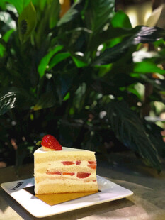 草莓夹心美味蛋糕