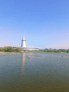 绿博园湖畔尖塔景观