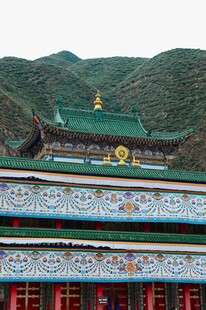 中式古建筑与青山景观
