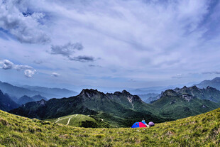 山间露营美景