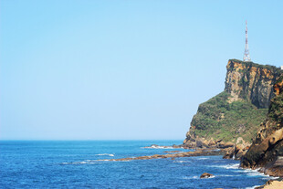 海边峭壁蓝天碧海风光