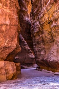 峡谷奇观岩石与水道景致