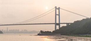 夕阳下的跨海大桥美景