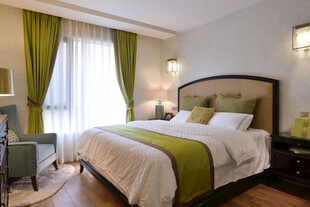 现代简约风温馨卧室空间