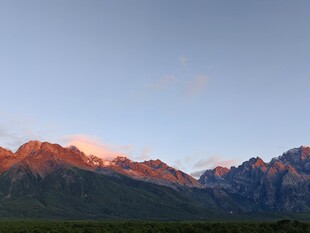 日照金山