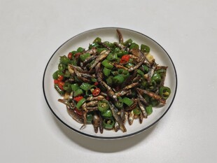 青椒炒小鱼干