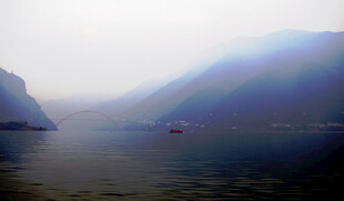 山水朦胧景