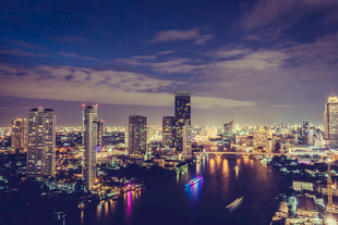 繁华都市夜景璀璨灯火
