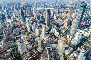 俯瞰繁华都市建筑群