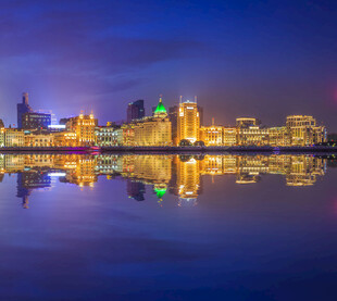 城市夜景水面倒影美景