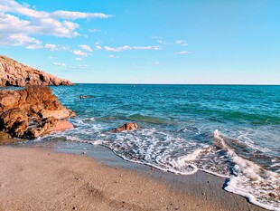 美丽海滨沙滩海浪风景图