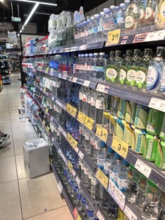 超市酒水区域