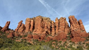 红色奇峰