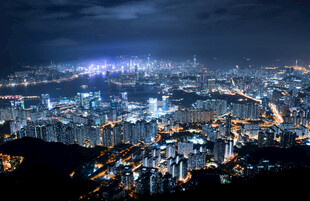 城市璀璨夜景俯瞰图