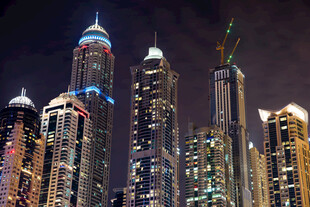 迪拜璀璨夜景摩天大楼群