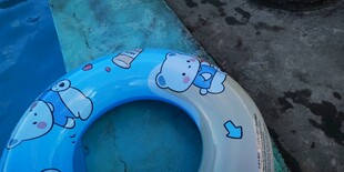 蓝色卡通图案儿童游泳圈