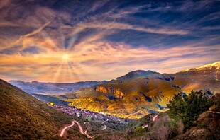 壮丽山谷日出美景