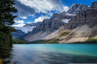 高山湖畔美景