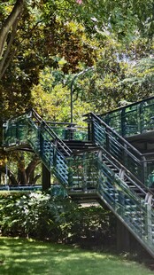 徐家汇公园玻璃天桥