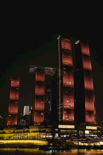 夜晚璀璨高楼景观
