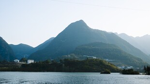 秀丽山水风光图
