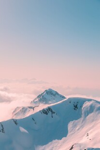 雪山云海壮丽美景