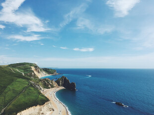海岸风光碧海蓝天青山