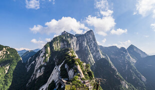 壮丽巍峨的高山景观