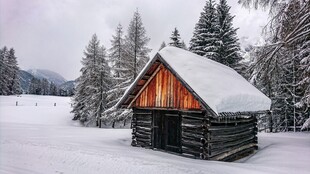 雪覆木屋